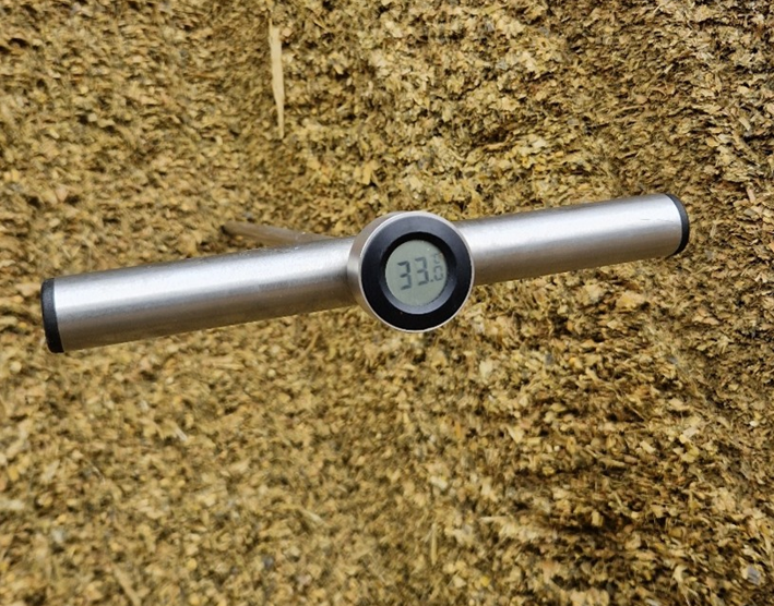 VPLIV STLAČENOSTI SILAŽE NA FERMENTACIJO IN PREPREČEVANJE MIKOTOKSINOV